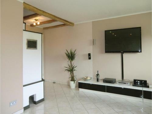 Three-bedroom Apartment In Karlshausen