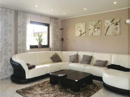 Three-bedroom Apartment In Karlshausen