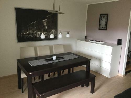 S_hisli Ferienhaus Neuenburg _ Per