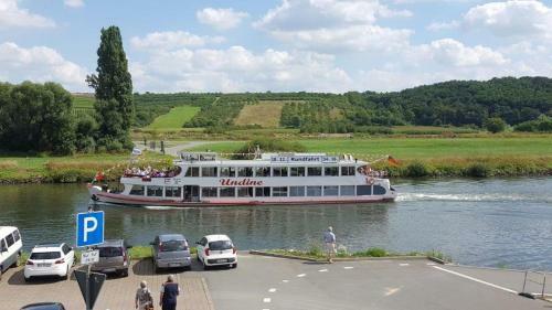 Apartamentos Weingut Herbert Schuler - Ferienwohnungen G�stehaus B�rbel