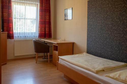 Hostal Gasthaus Pension Moosbr�u