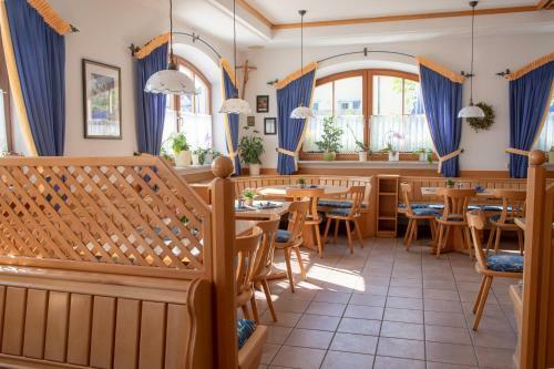 Hostal Gasthaus Pension Moosbr�u