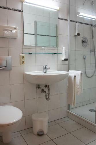 Hostal Gasthaus Pension Moosbr�u
