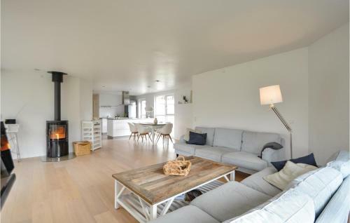 Three-bedroom Holiday Home In Ega