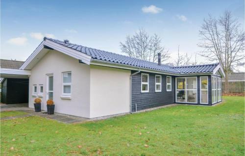 Three-bedroom Holiday Home In Ega