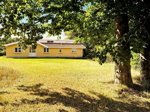 Three-bedroom Holiday Home In B�rkop 2