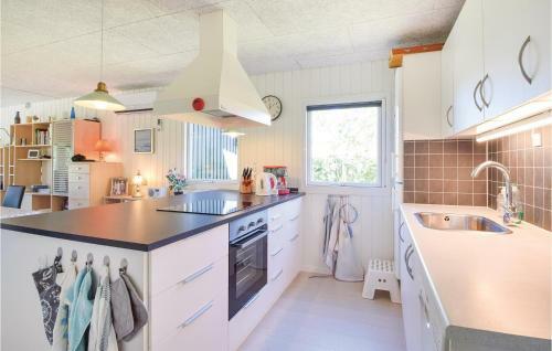 Three-bedroom Holiday Home In Farvang