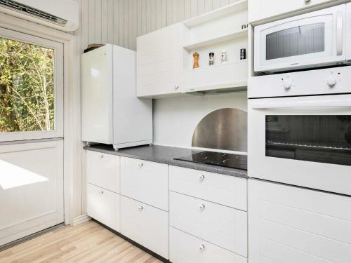 Three-bedroom Holiday Home In Roslev 9