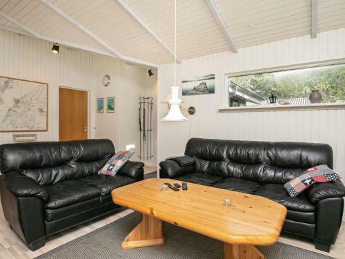 Three-bedroom Holiday Home In Roslev 9