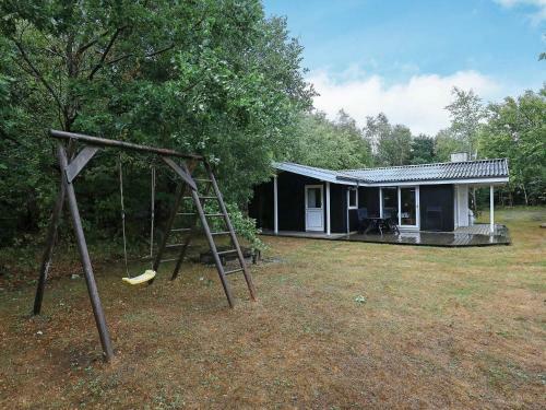 Three-bedroom Holiday Home In Roslev 9