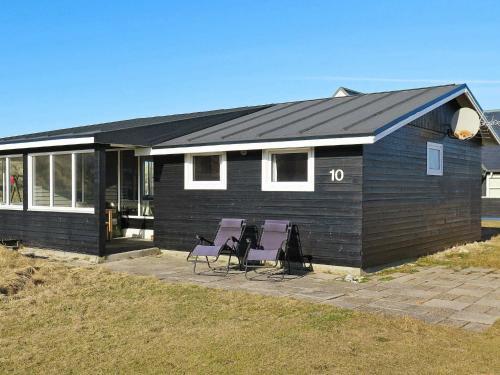 Three-bedroom Holiday Home In Harbo�re 2