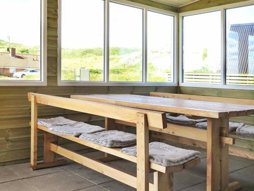 Three-bedroom Holiday Home In Harbo�re 2