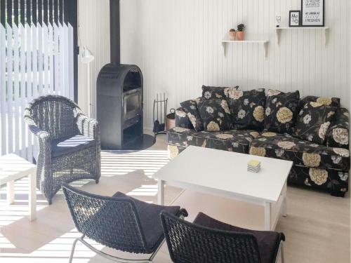 Three-bedroom Holiday Home In Hejls