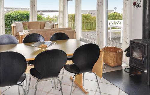 Three-bedroom Holiday Home In Ebberup