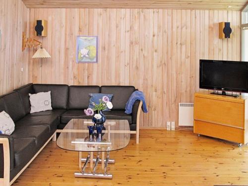 Three-bedroom Holiday Home In Idestrup 1