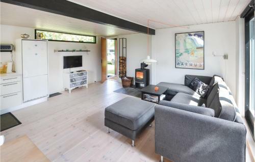 Three-bedroom Holiday Home In Knebel