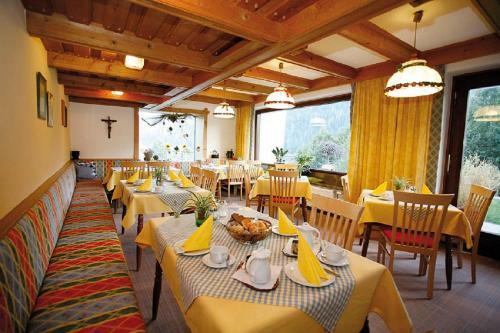 Hostal Hotel Garni Haus Sonnblick