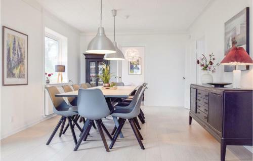 Four-bedroom Holiday Home In Humble