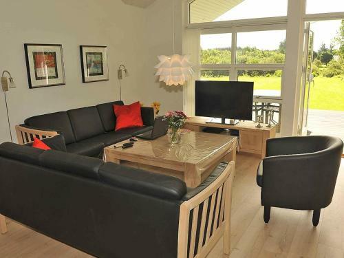 Four-bedroom Holiday Home In Oksb�l 11