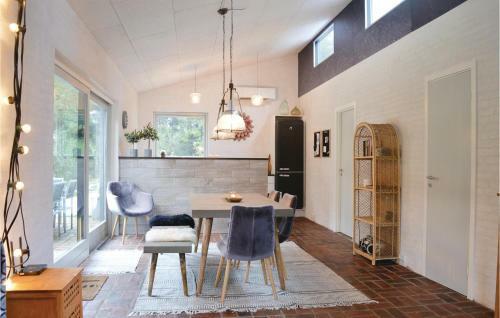 Six-bedroom Holiday Home In Ringkobing