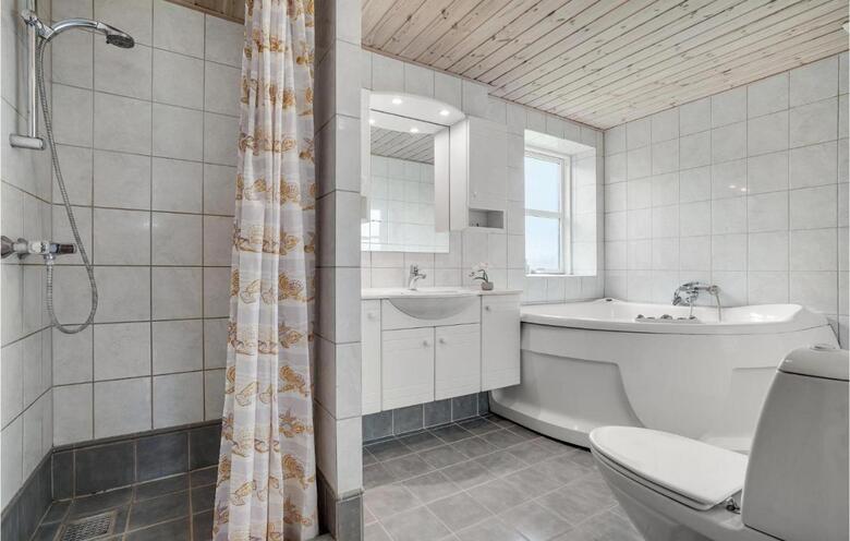 Three-bedroom Holiday Home In G�rlev 3