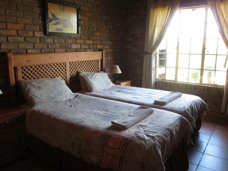 Thaba Tsweni Lodge & Safaris