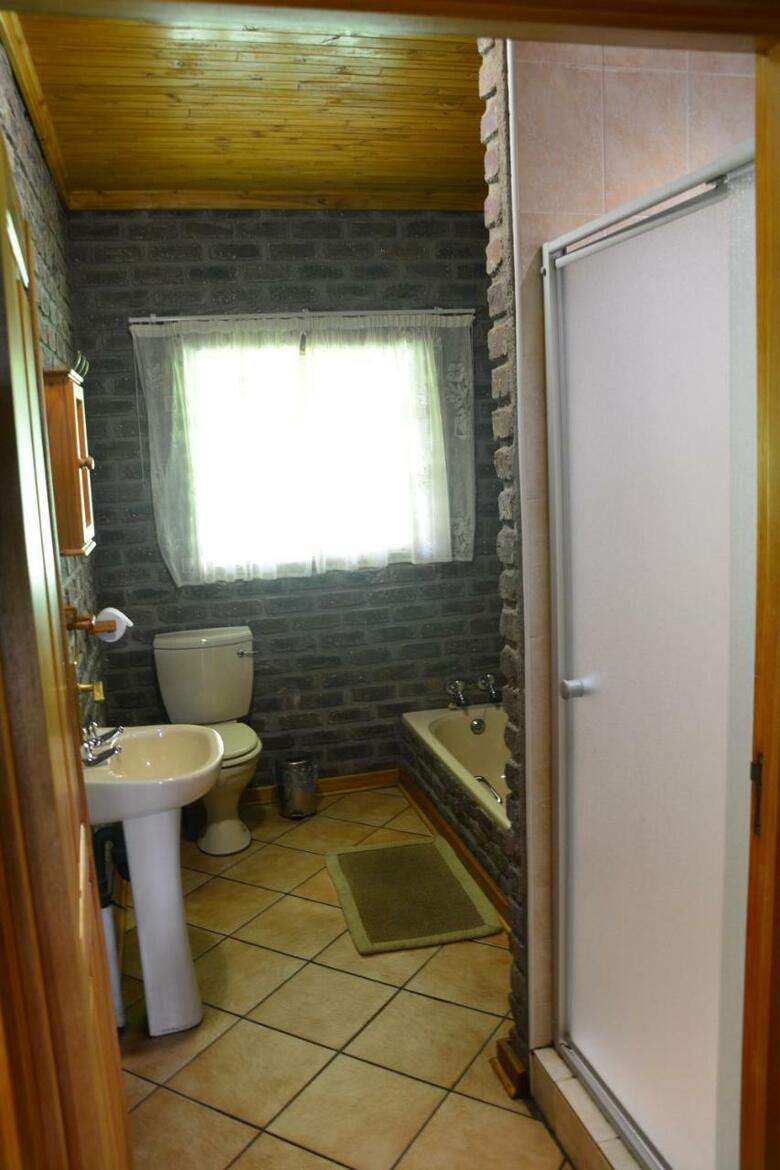Thaba Tsweni Lodge & Safaris