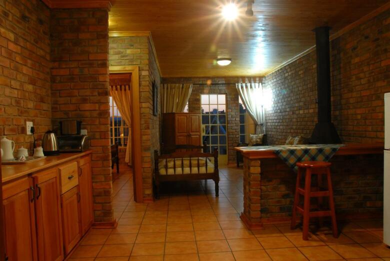 Thaba Tsweni Lodge & Safaris