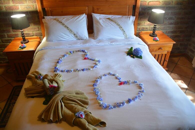 Thaba Tsweni Lodge & Safaris