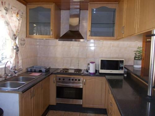 Hostal All Are Welcome Guest House