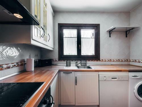 Cozy Holiday Home Near Ski Bus In Aragon
