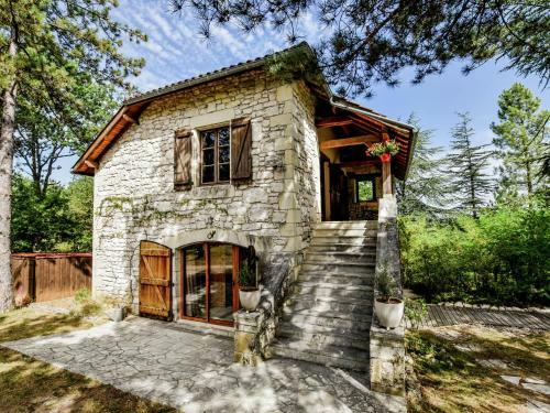 Peaceful Holiday Home In Albas With A Pool