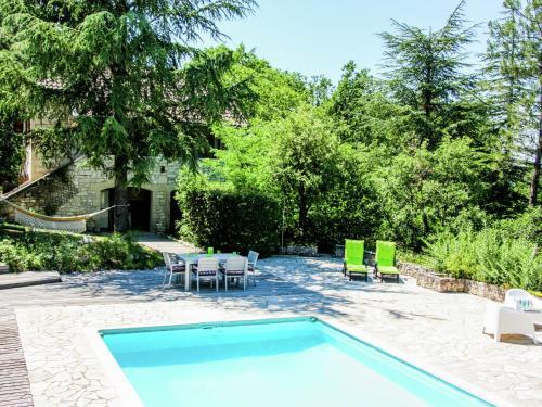 Peaceful Holiday Home In Albas With A Pool