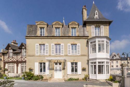 Hostal Dday Aviators Le Manoir
