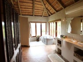 Hlosi Game Lodge