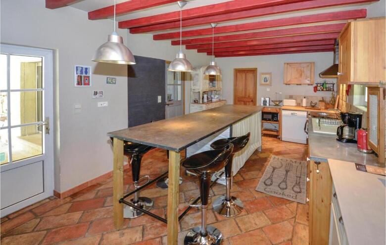 Six-bedroom Holiday Home In Cavaillon
