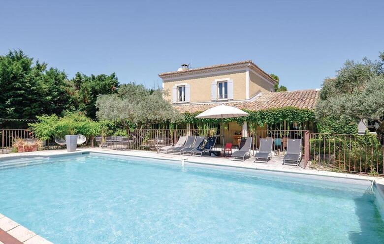 Six-bedroom Holiday Home In Cavaillon