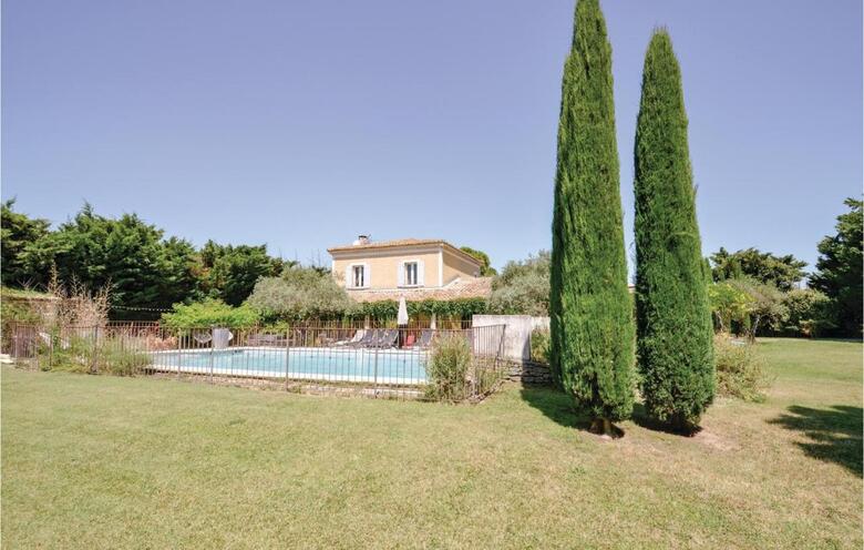 Six-bedroom Holiday Home In Cavaillon