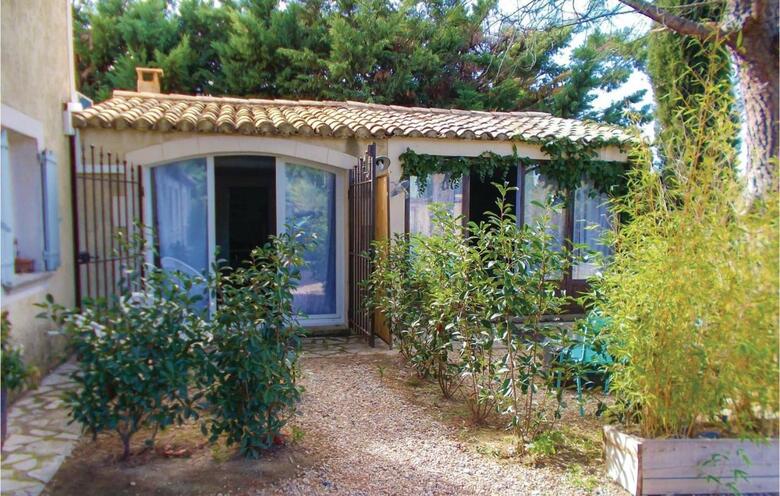 Six-bedroom Holiday Home In Cavaillon