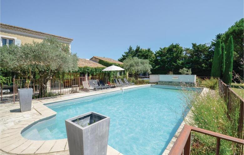 Six-bedroom Holiday Home In Cavaillon