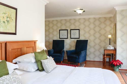 Hostal A Tuscan Villa Guest House