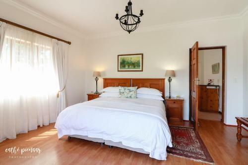 Hostal A Tuscan Villa Guest House
