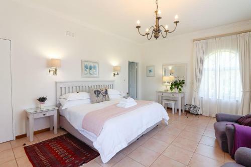 Hostal A Tuscan Villa Guest House