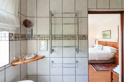 Hostal A Tuscan Villa Guest House
