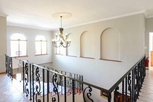 Hostal A Tuscan Villa Guest House