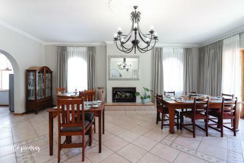 Hostal A Tuscan Villa Guest House