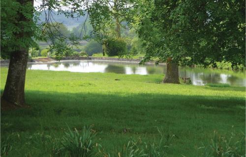 Six-bedroom Holiday Home In Cherval