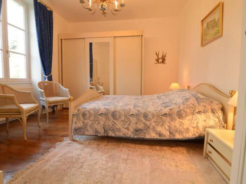 Beautiful Villa In Cussay With Swimming Pool