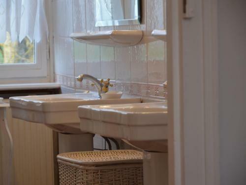 Beautiful Villa In Cussay With Swimming Pool