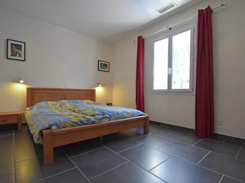 Charming Villa In Escales With Jacuzzi